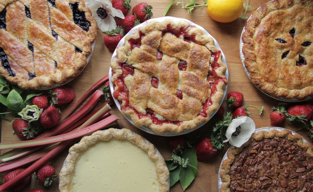 strawberry rhubarb pie with flaky crust