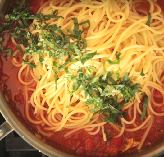 Simple Heirloom Tomato & Basil Spaghetti