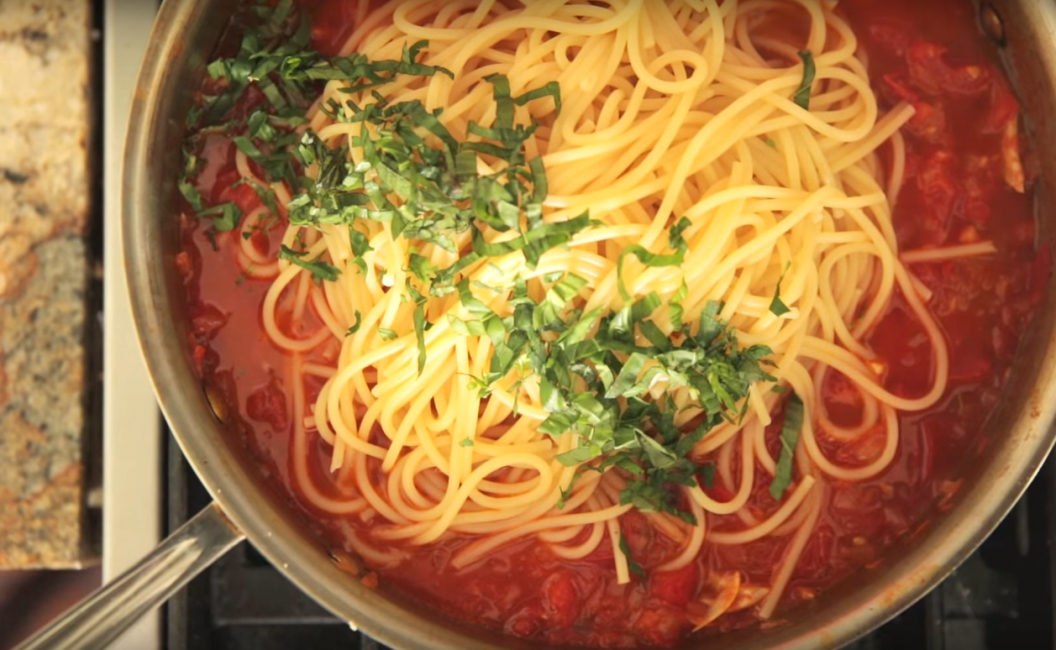 Simple Heirloom Tomato & Basil Spaghetti